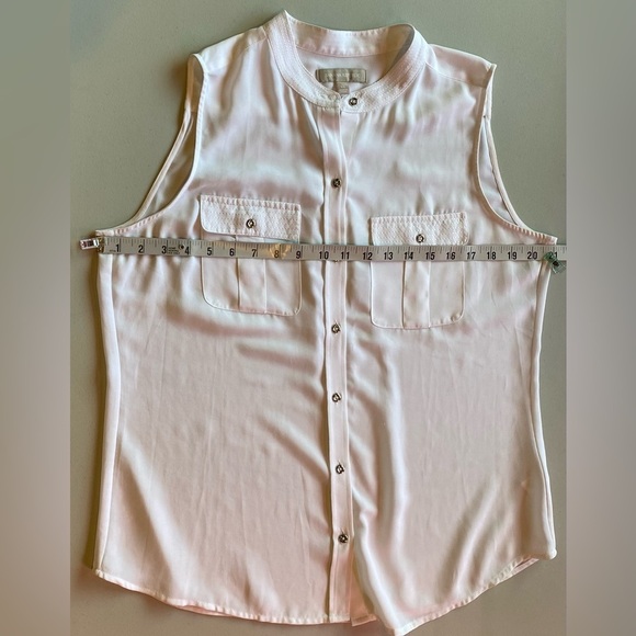 Banana Republic White Sleeveless Safari Blouse with Silver buttons, size 12 - Picture 4 of 8